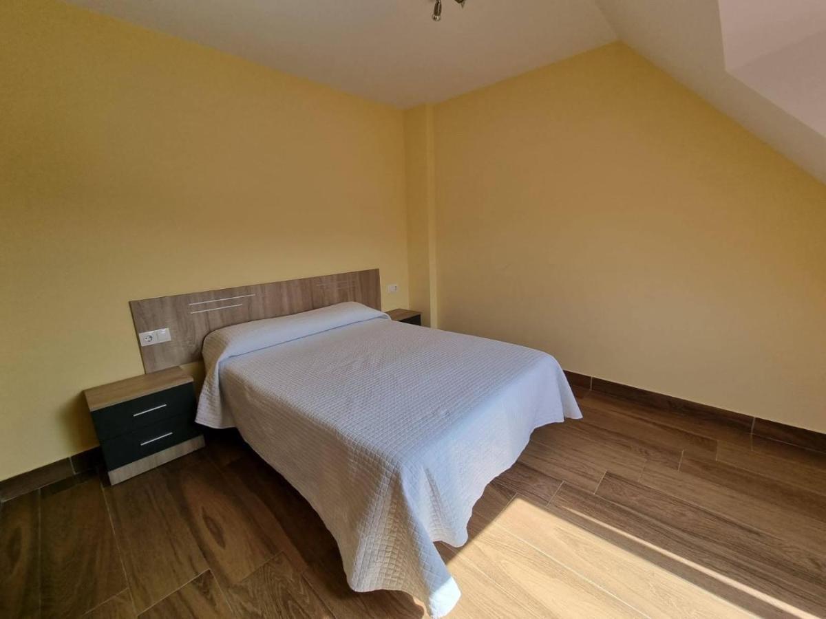 Vivienda De Tres En Primera Línea De Playa Foz