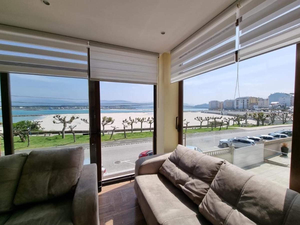 Apartamento Vivienda De Tres En Primera Línea De Playa
