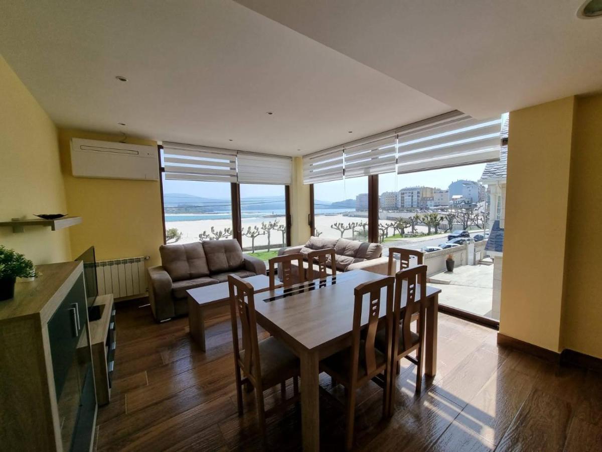 Vivienda De Tres En Primera Línea De Playa *