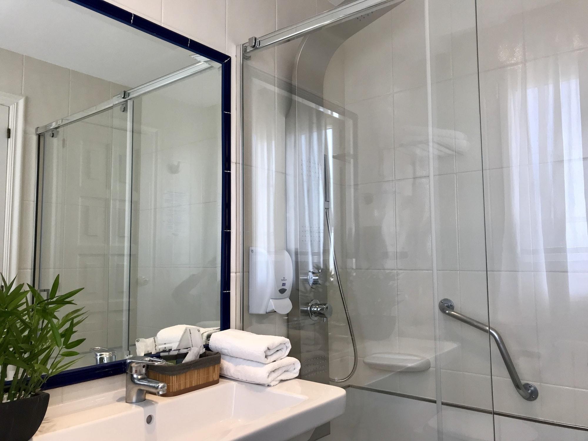 Nuevo Vichona Hotel 3*