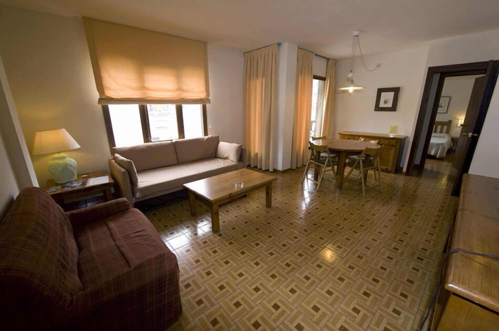 Pessets Adelaida Apartamento Sort