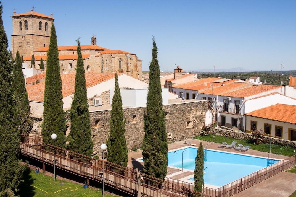 Hospedería Puente De Alconétar Hotel