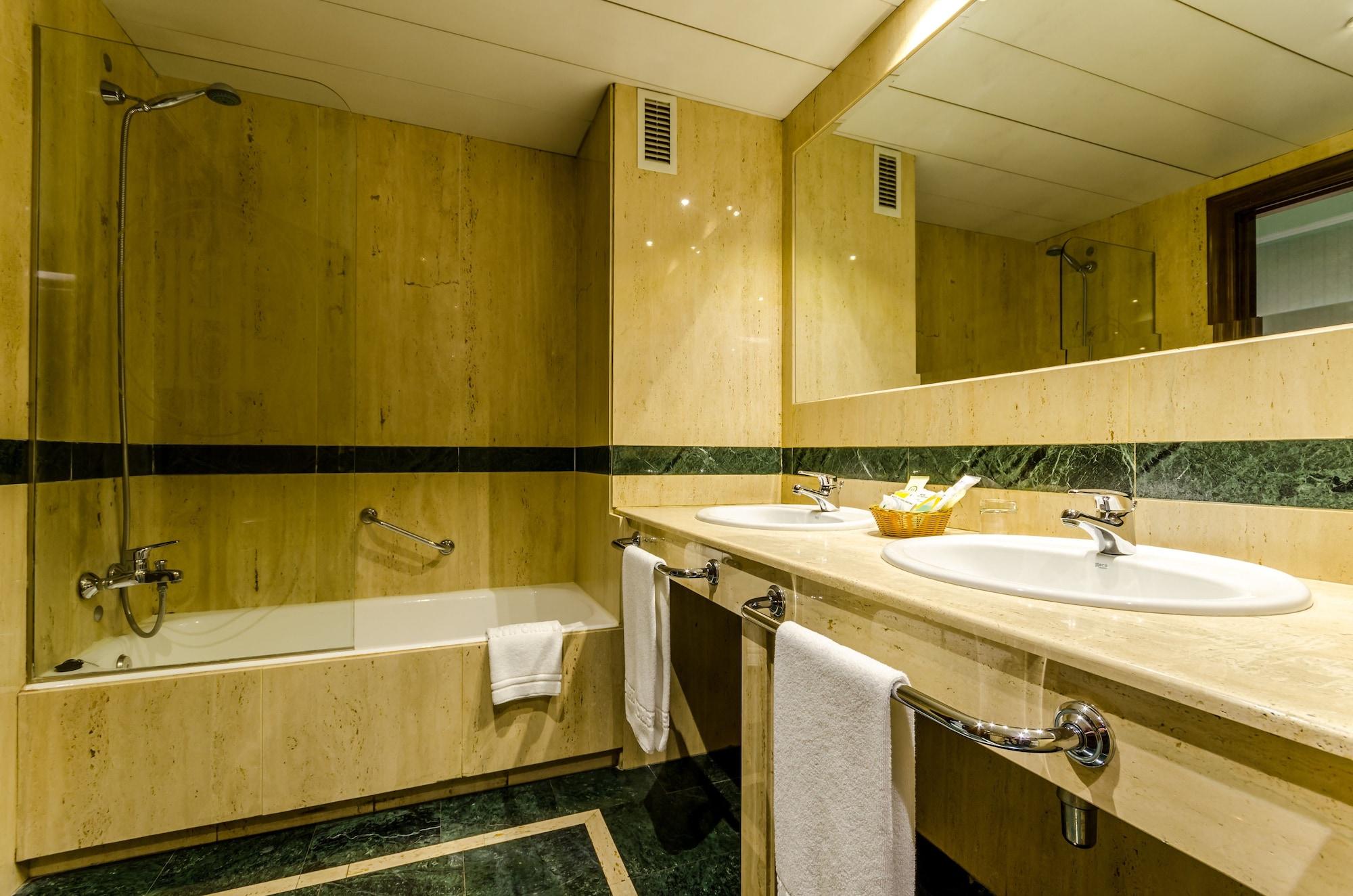 Hotel Infanta Cristina 4*