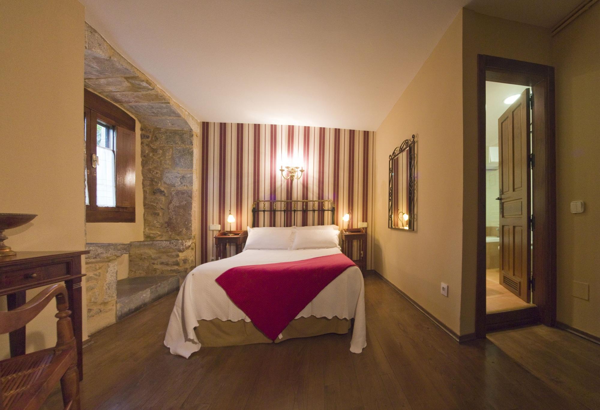 Castillo De Valdés Salas Hotel Salas (Asturias)