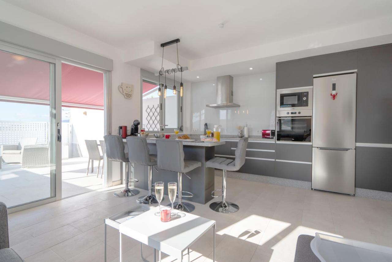 Luxurious With Large Terrace And Sea Views Apartment