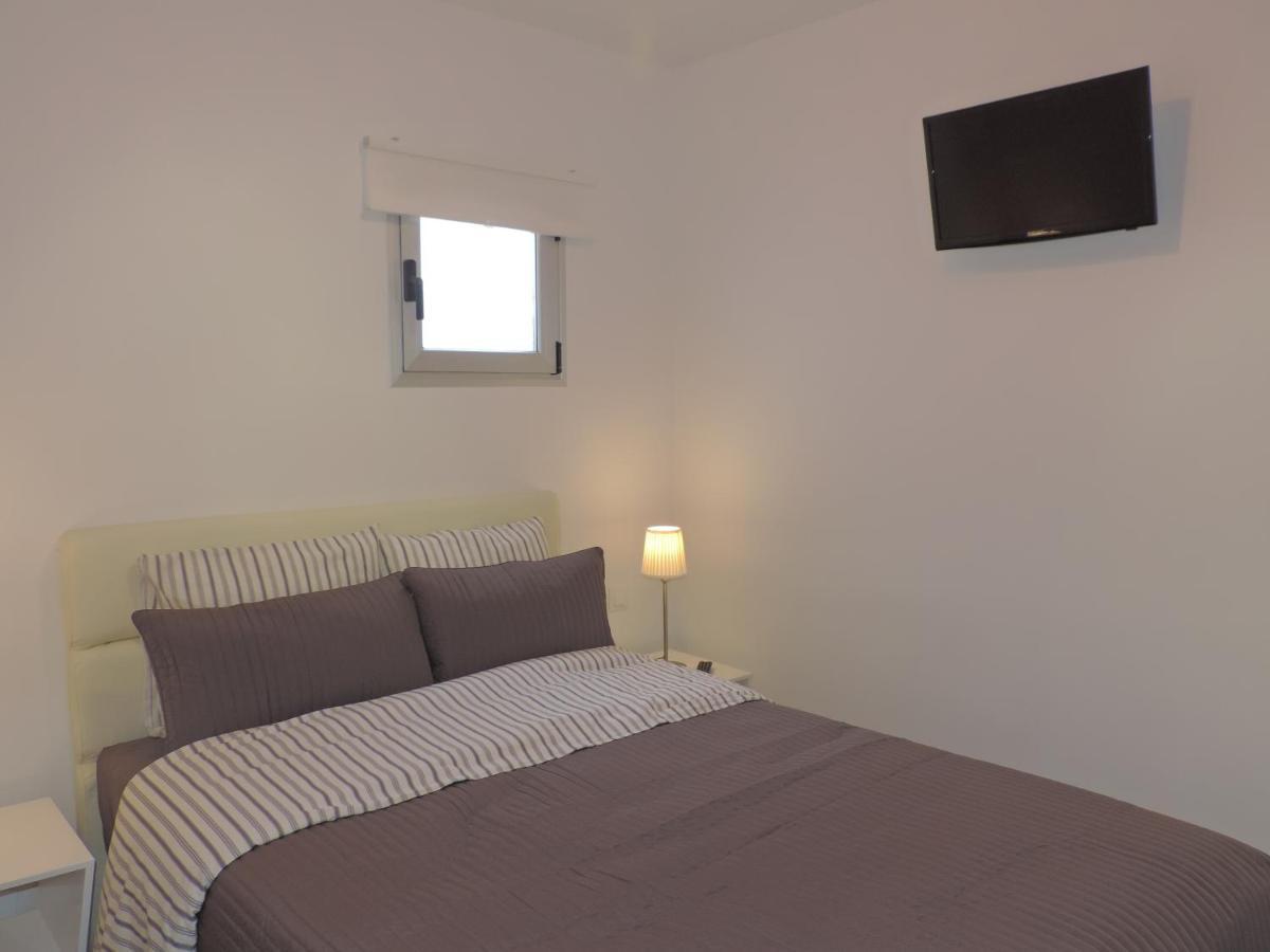 Gracioseros 106- 2 Bed-gr Floor-ac-uk Tv-wifi Apartment