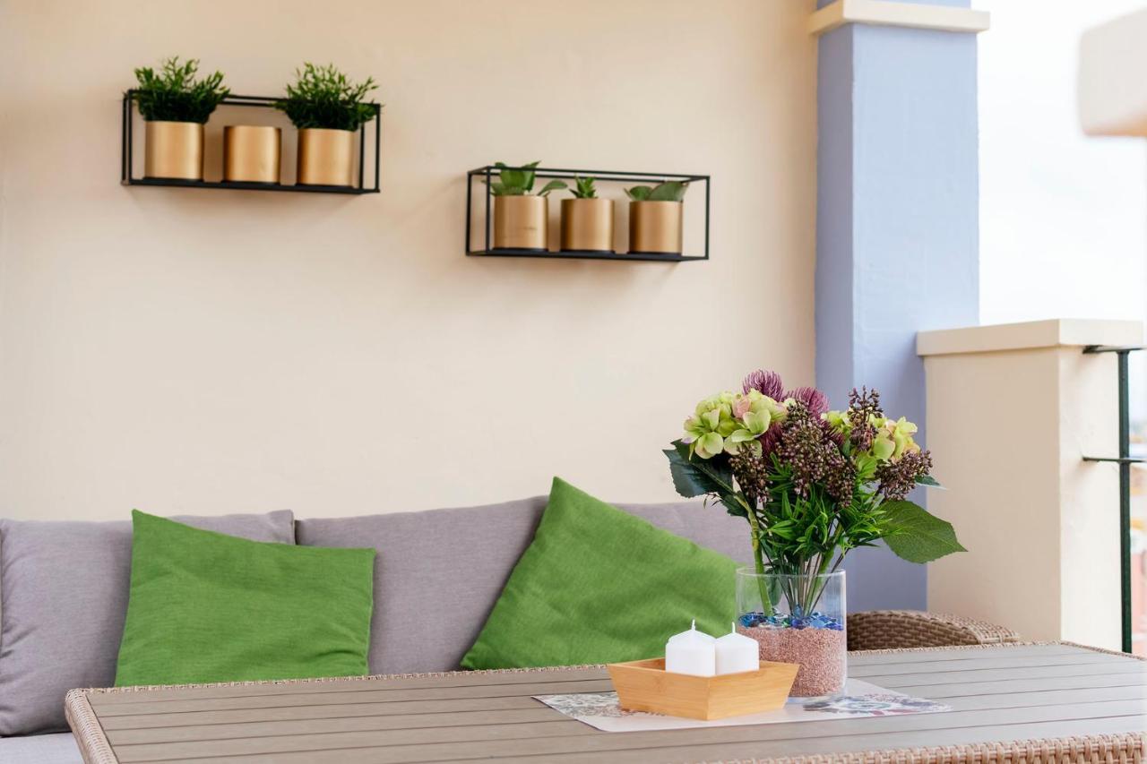 Atico Con Terraza-solarium Y Piscina 4-6 Personas Wifi A/c Apartment