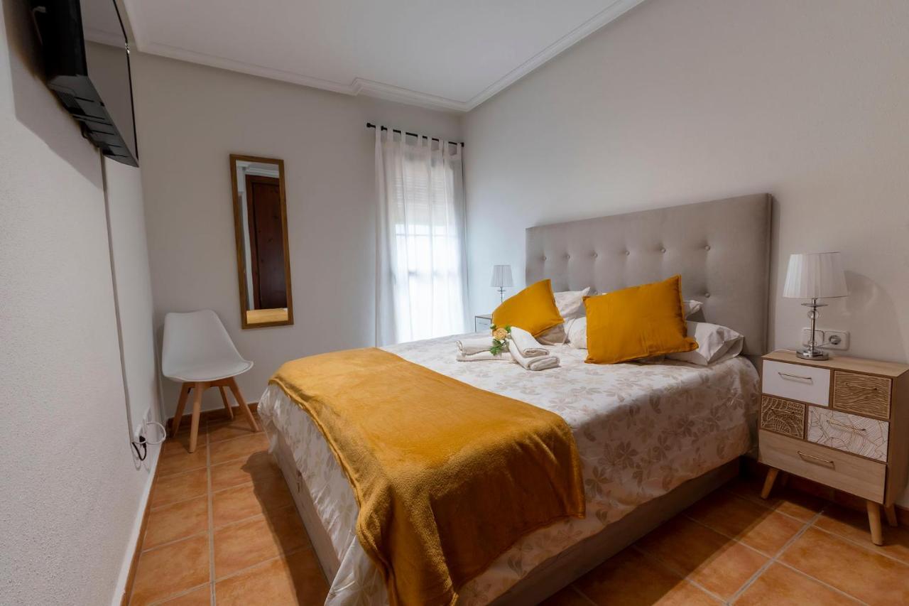 Apartment Atico Con Terraza-solarium Y Piscina 4-6 Personas Wifi A/c Roda
