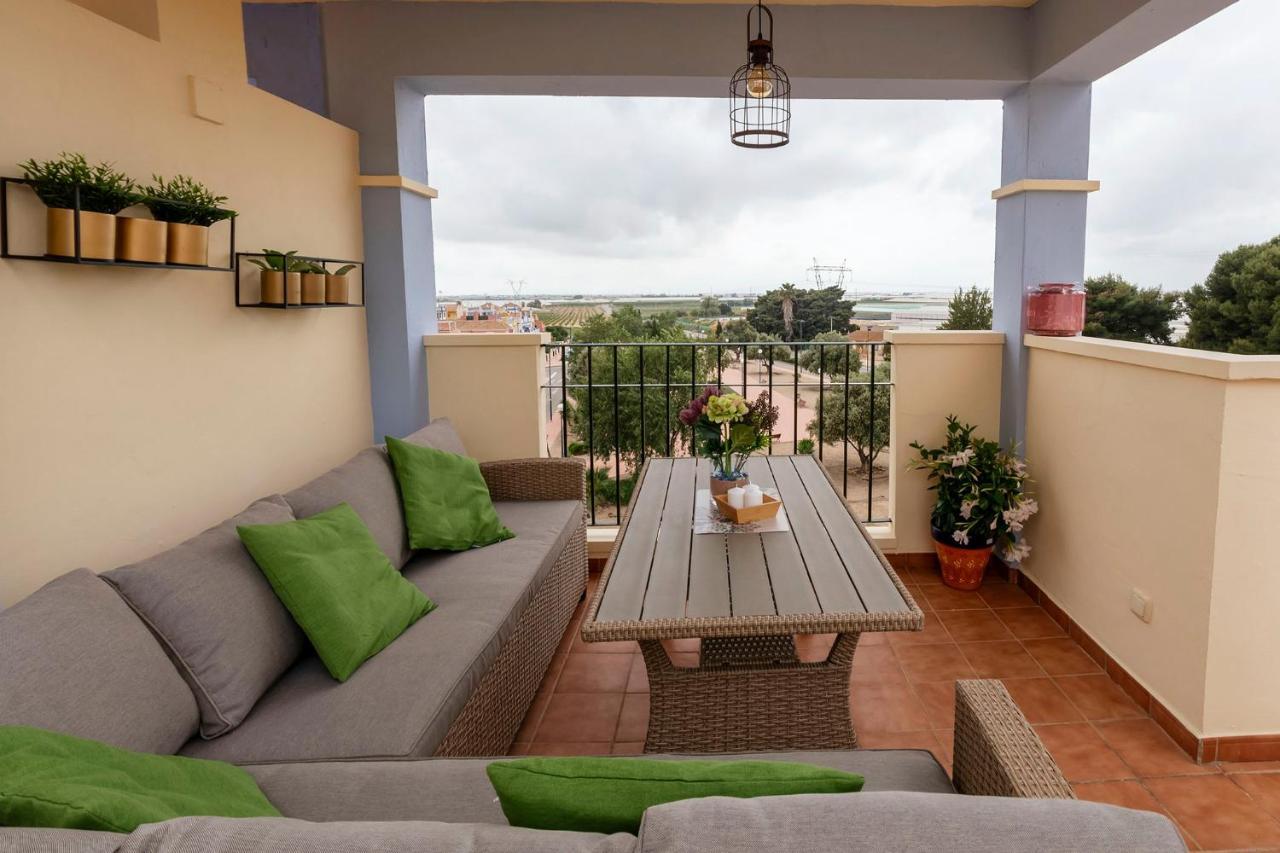 Atico Con Terraza-solarium Y Piscina 4-6 Personas Wifi A/c Roda