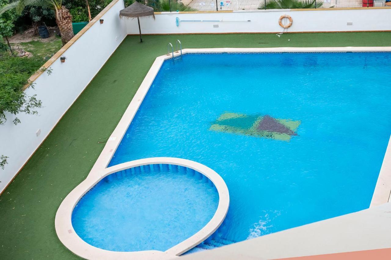Atico Con Terraza-solarium Y Piscina 4-6 Personas Wifi A/c