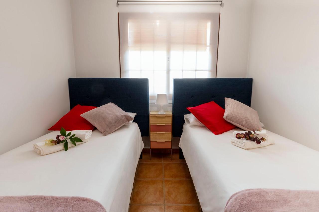 Atico Con Terraza-solarium Y Piscina 4-6 Personas Wifi A/c
