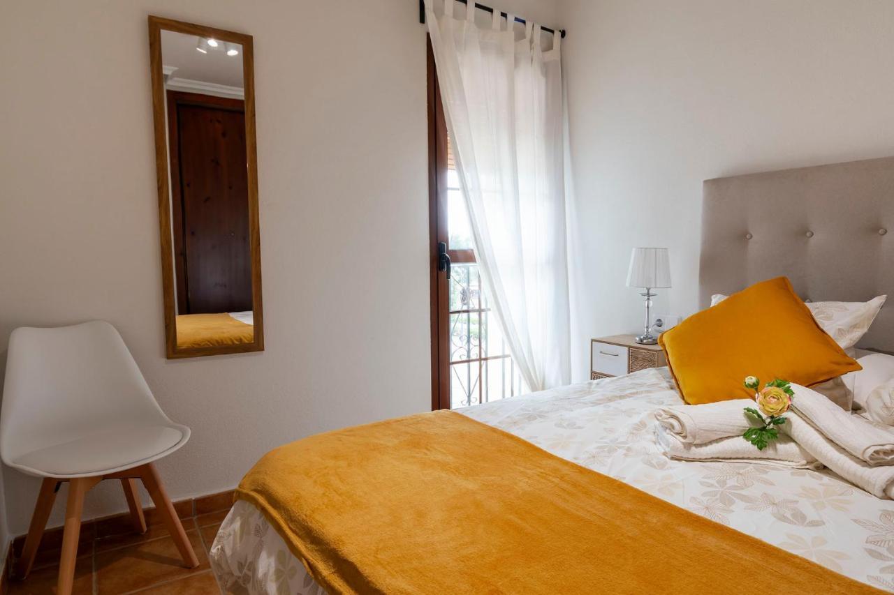 Atico Con Terraza-solarium Y Piscina 4-6 Personas Wifi A/c * Roda
