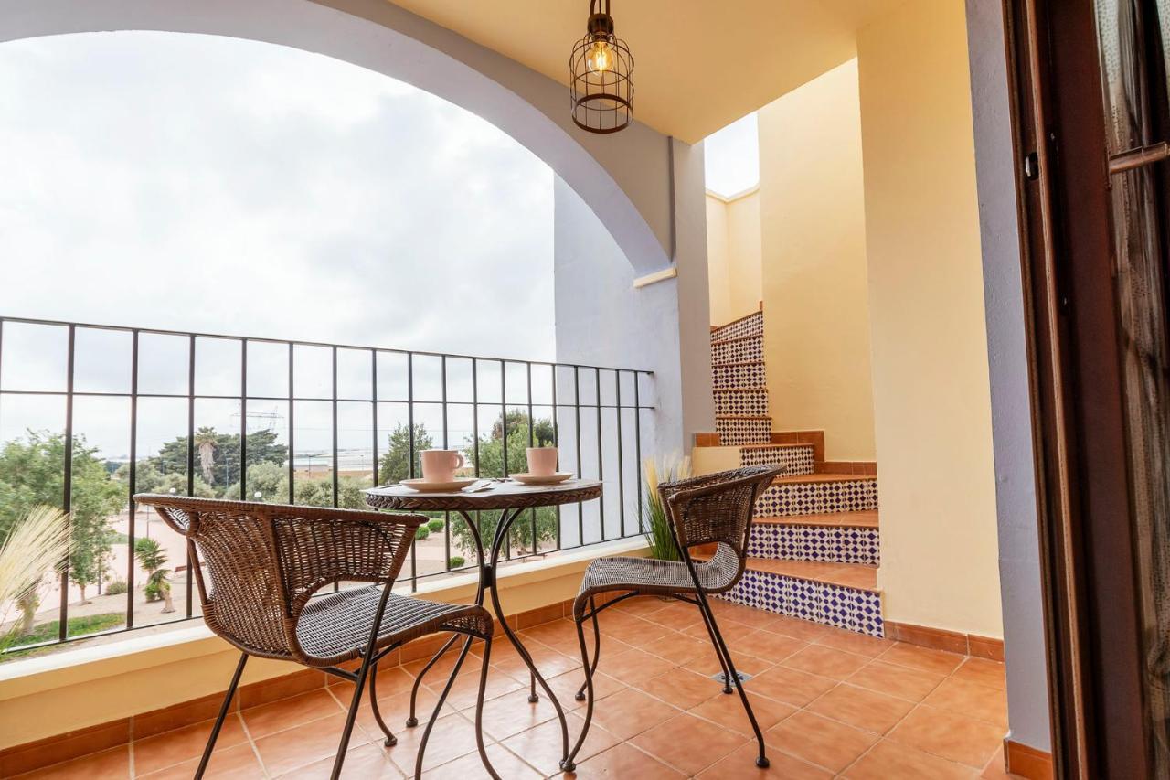 Atico Con Terraza-solarium Y Piscina 4-6 Personas Wifi A/c * Roda