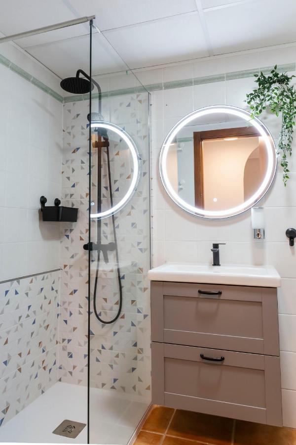 Atico Con Terraza-solarium Y Piscina 4-6 Personas Wifi A/c Roda