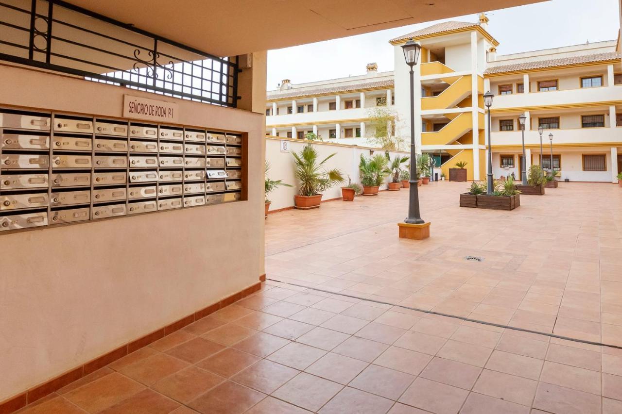 Apartment Atico Con Terraza-solarium Y Piscina 4-6 Personas Wifi A/c Roda