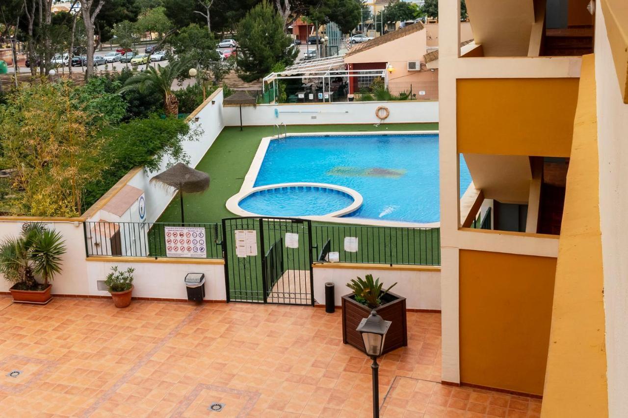 Atico Con Terraza-solarium Y Piscina 4-6 Personas Wifi A/c * Roda