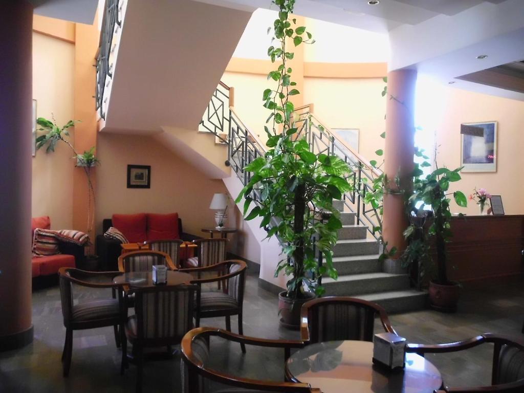 Hotel Escudo De Granada 2*