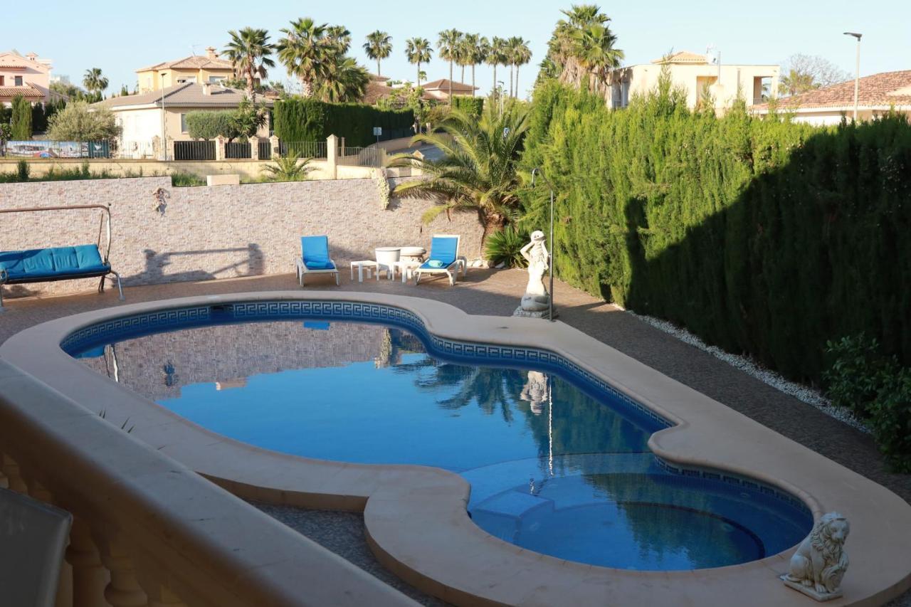Tres Palmeras Muy Cerca De Albir Y Benidorm L'Alfas del Pi