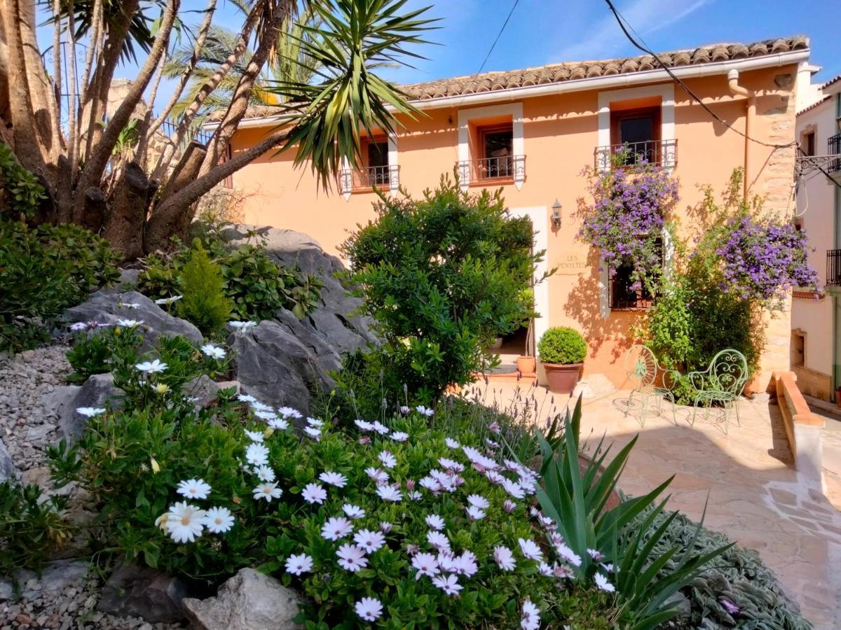 Les Penyetes Boutique Bed & Breakfast