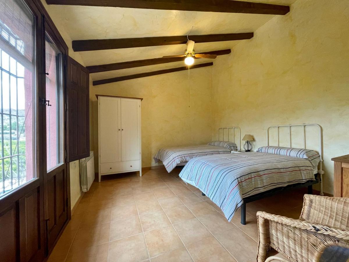 Casa Ramoncico. El Campillo * Blanca