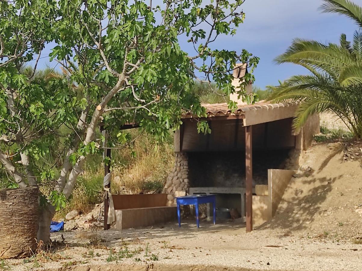 Casa Ramoncico. El Campillo * Blanca