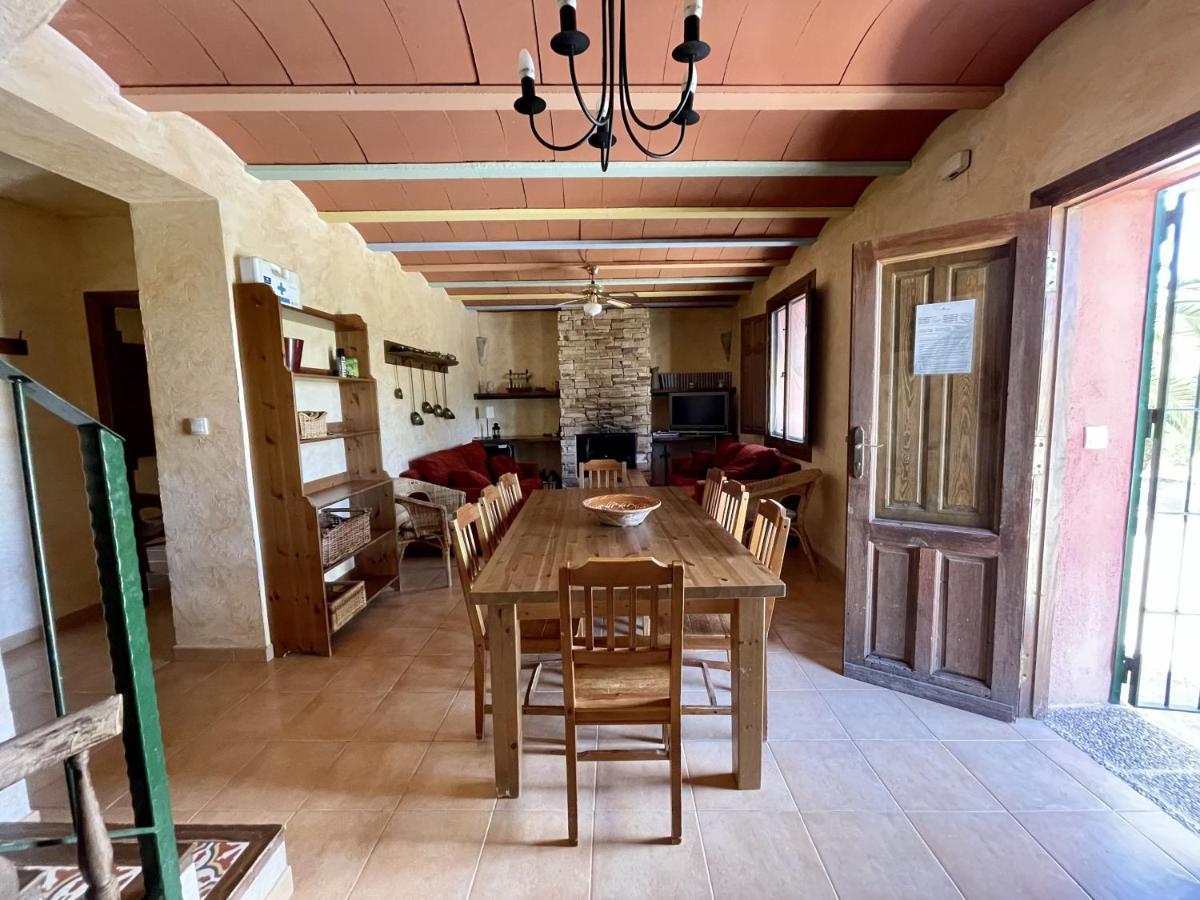 Casa Ramoncico. El Campillo * Blanca