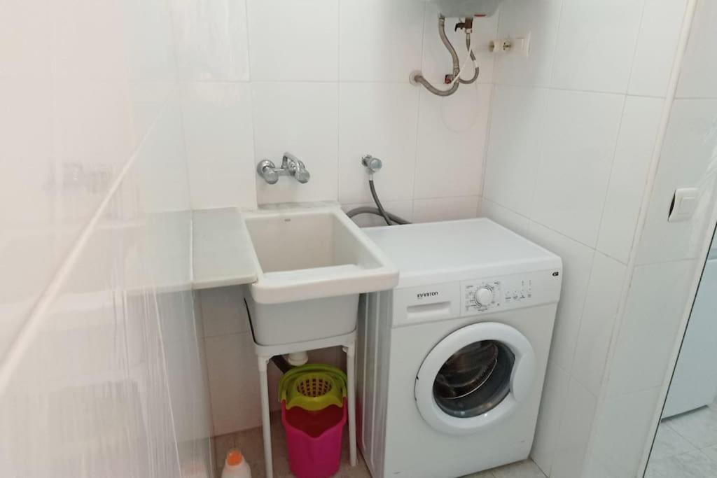 Céntrico En La Playa Con Piscina. Apartamento *
