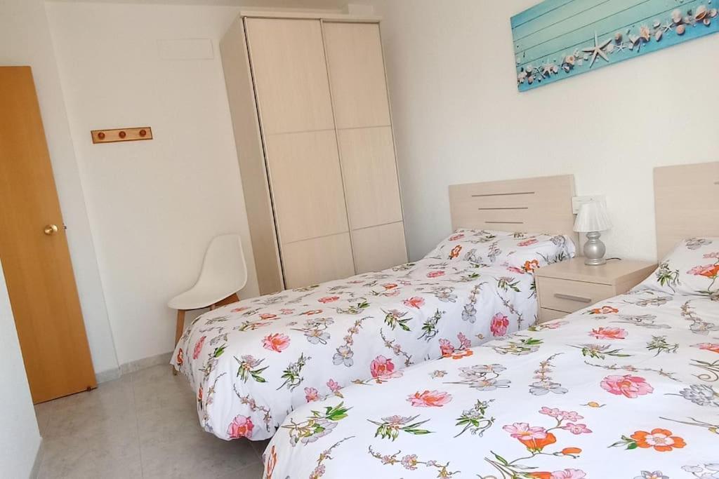 Céntrico En La Playa Con Piscina. Apartamento