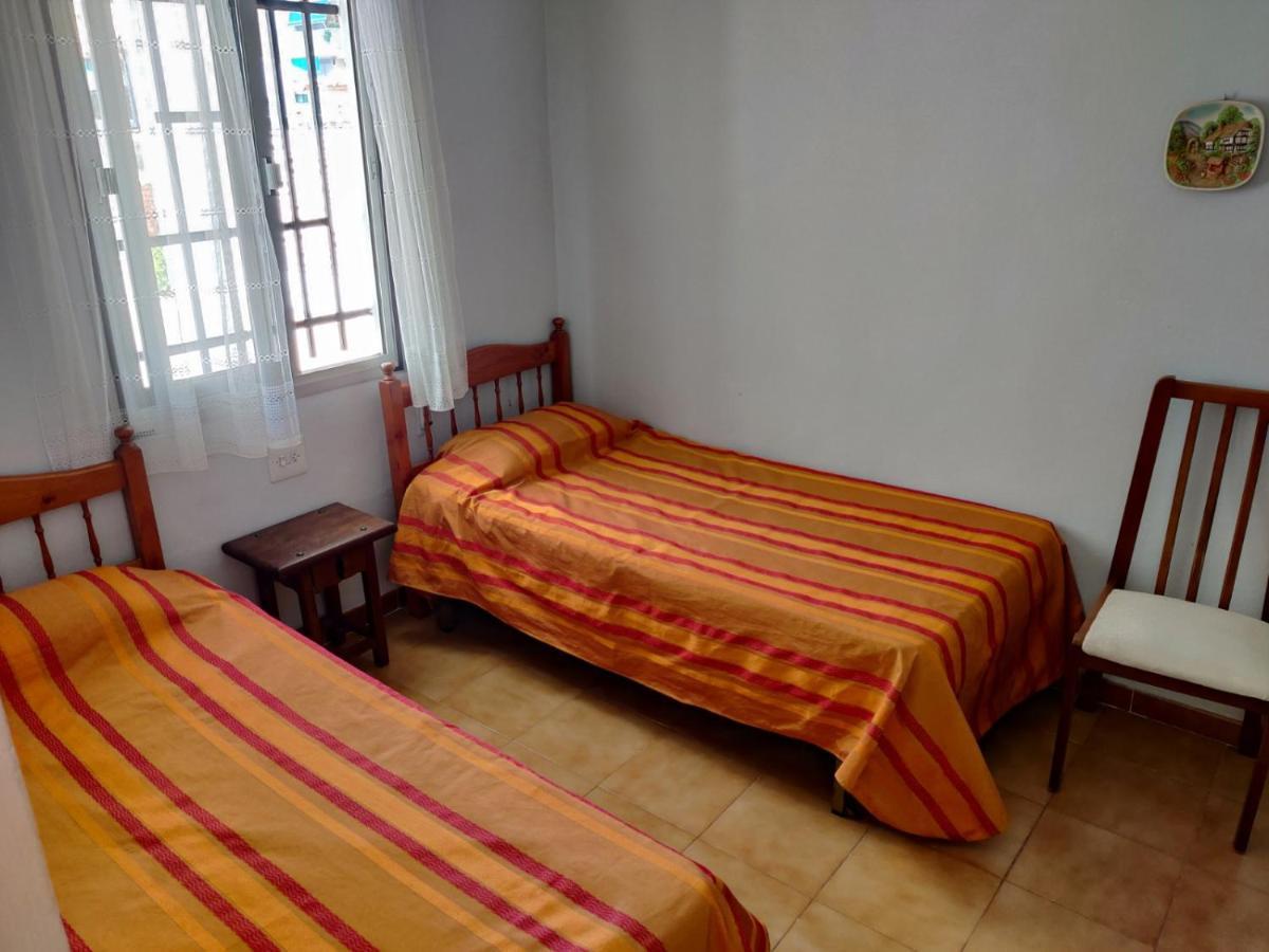 Casa Chalet Independiente En Calle Privada *