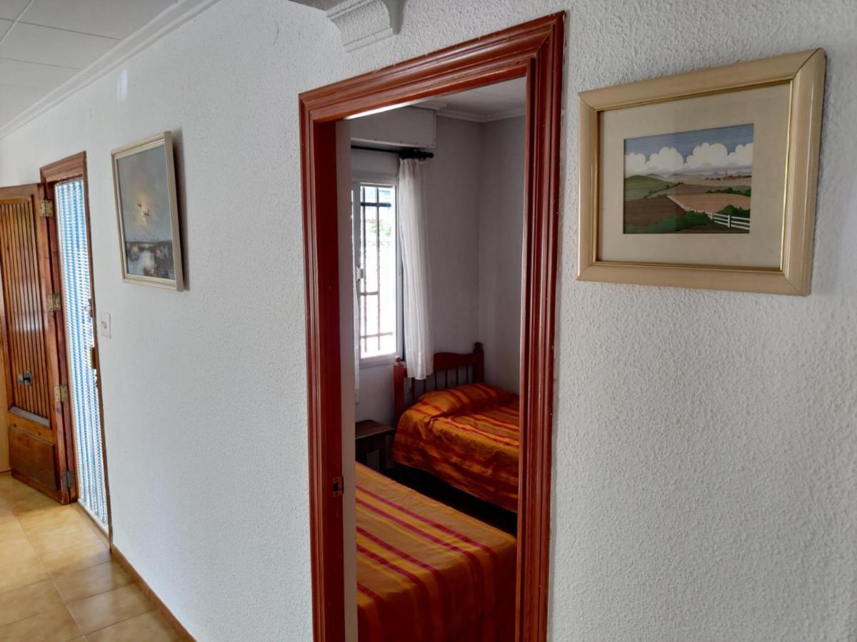 Casa Chalet Independiente En Calle Privada *