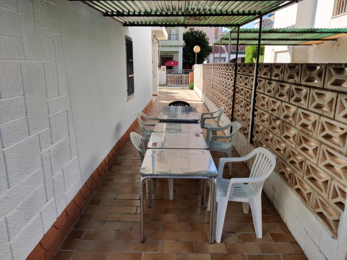 Casa Chalet Independiente En Calle Privada *