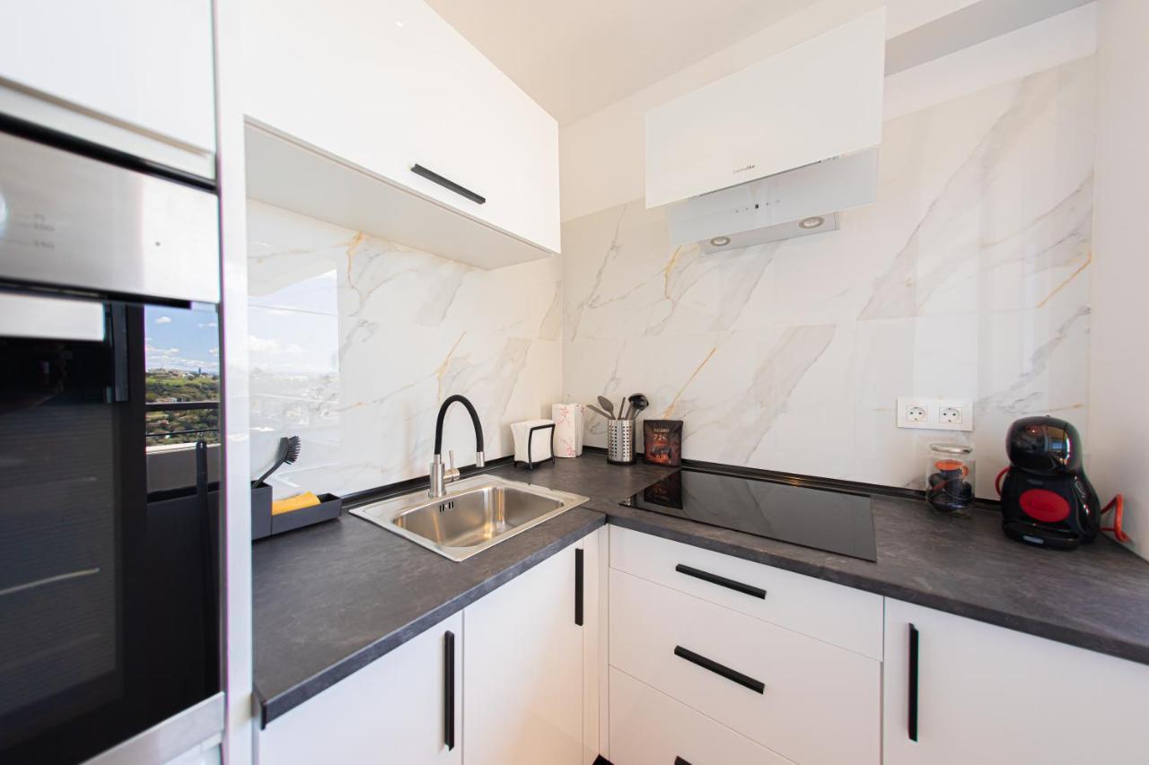 Amazing With Stunning Views Apartment