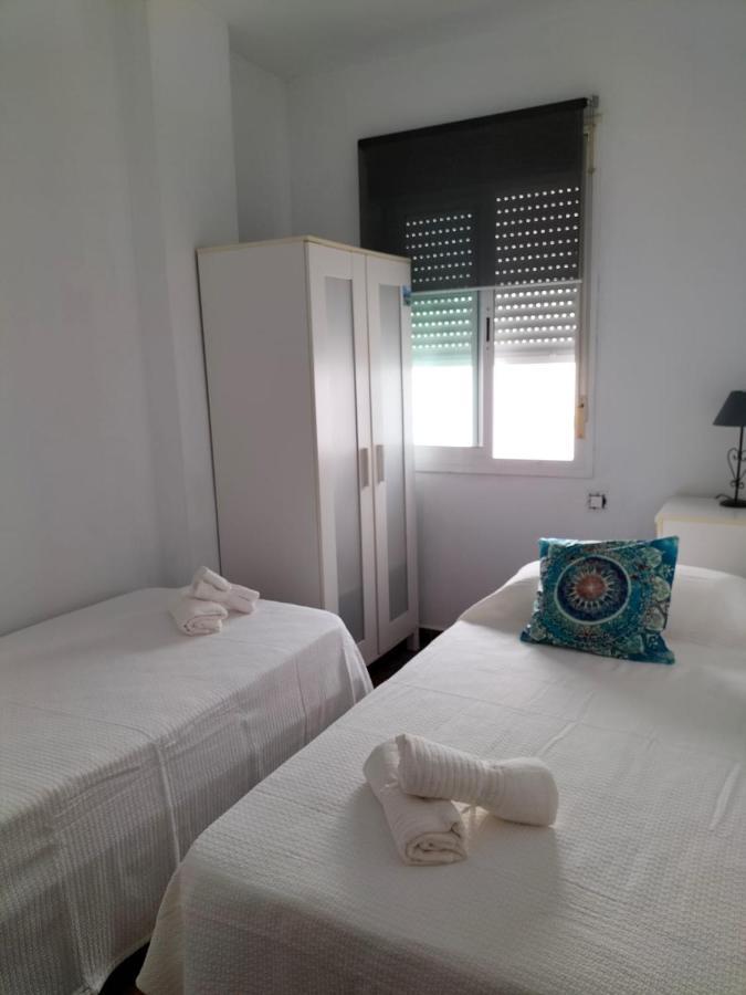 En Urbanizacion Al-andalus Cerca De La Playa De La Barrosa Apartment *