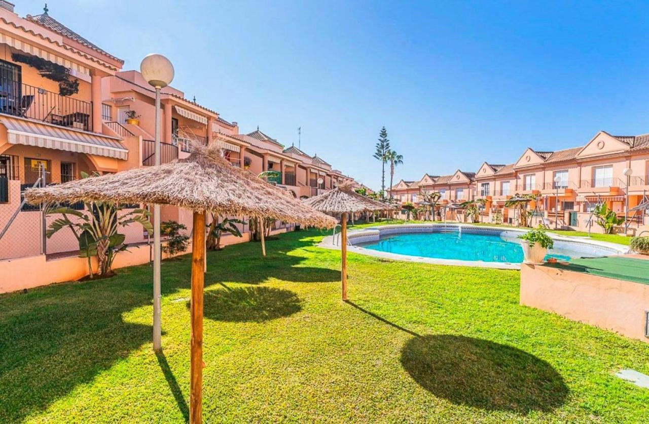 En Urbanizacion Al-andalus Cerca De La Playa De La Barrosa *