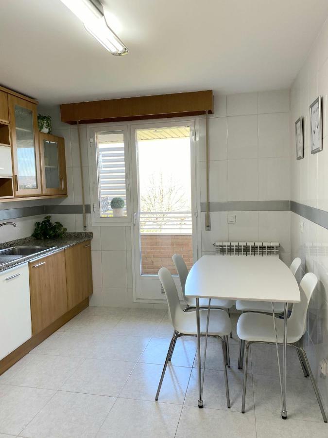 Piso En Espacioso, Con Vistas Y Garaje Logroño
