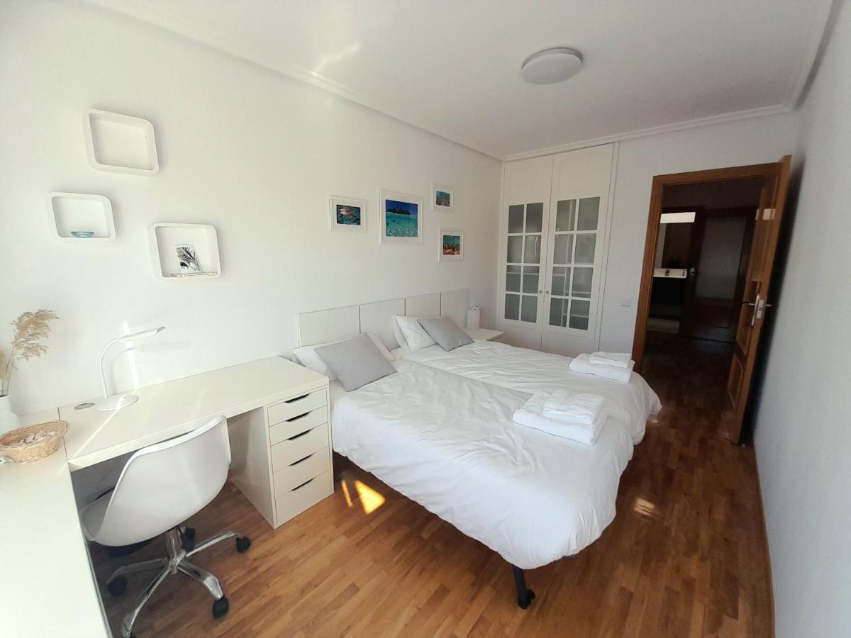 Apartamento Piso En Espacioso, Con Vistas Y Garaje