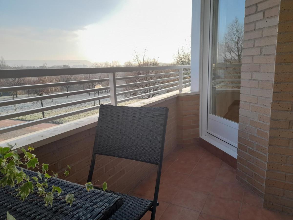 Piso En Espacioso, Con Vistas Y Garaje Apartamento *