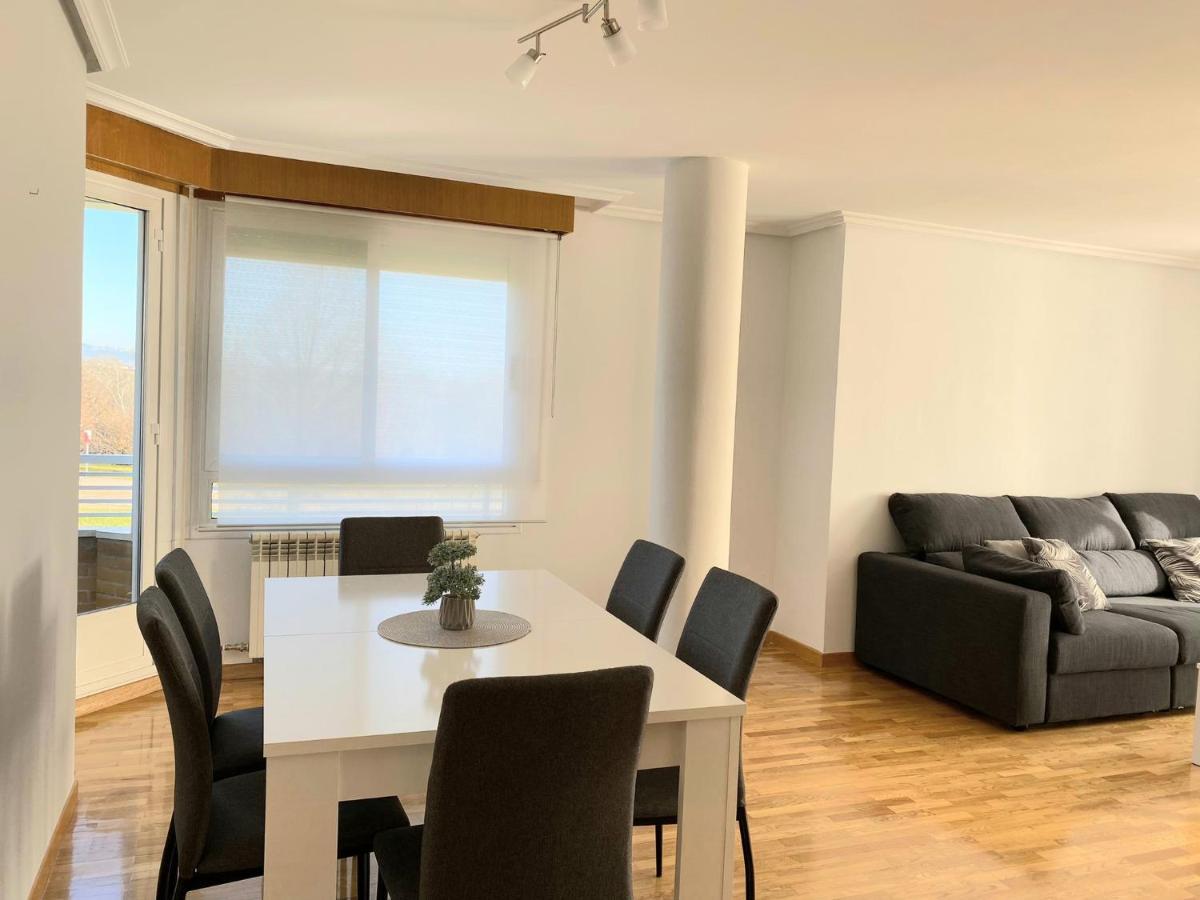 Apartamento Piso En Espacioso, Con Vistas Y Garaje