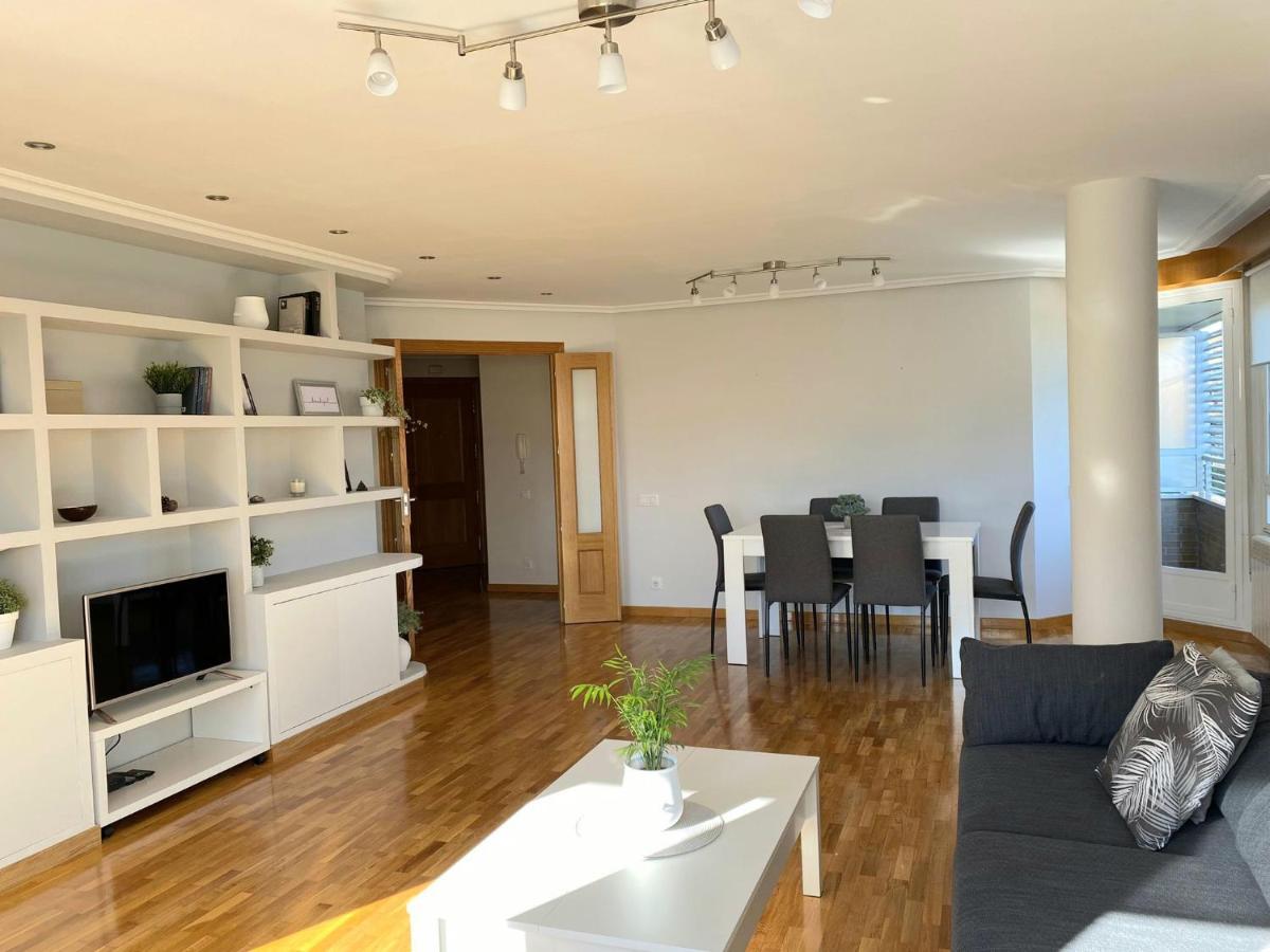 Piso En Espacioso, Con Vistas Y Garaje * Logroño