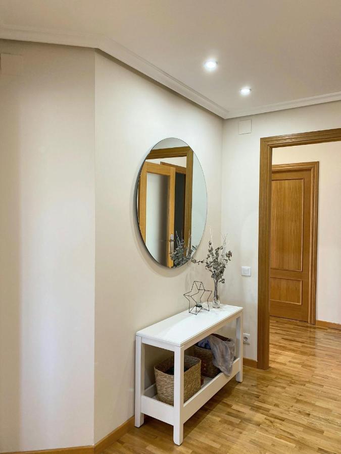 Piso En Espacioso, Con Vistas Y Garaje * Logroño