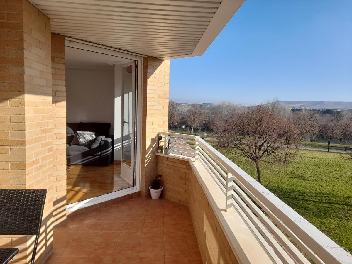 Piso En Espacioso, Con Vistas Y Garaje *