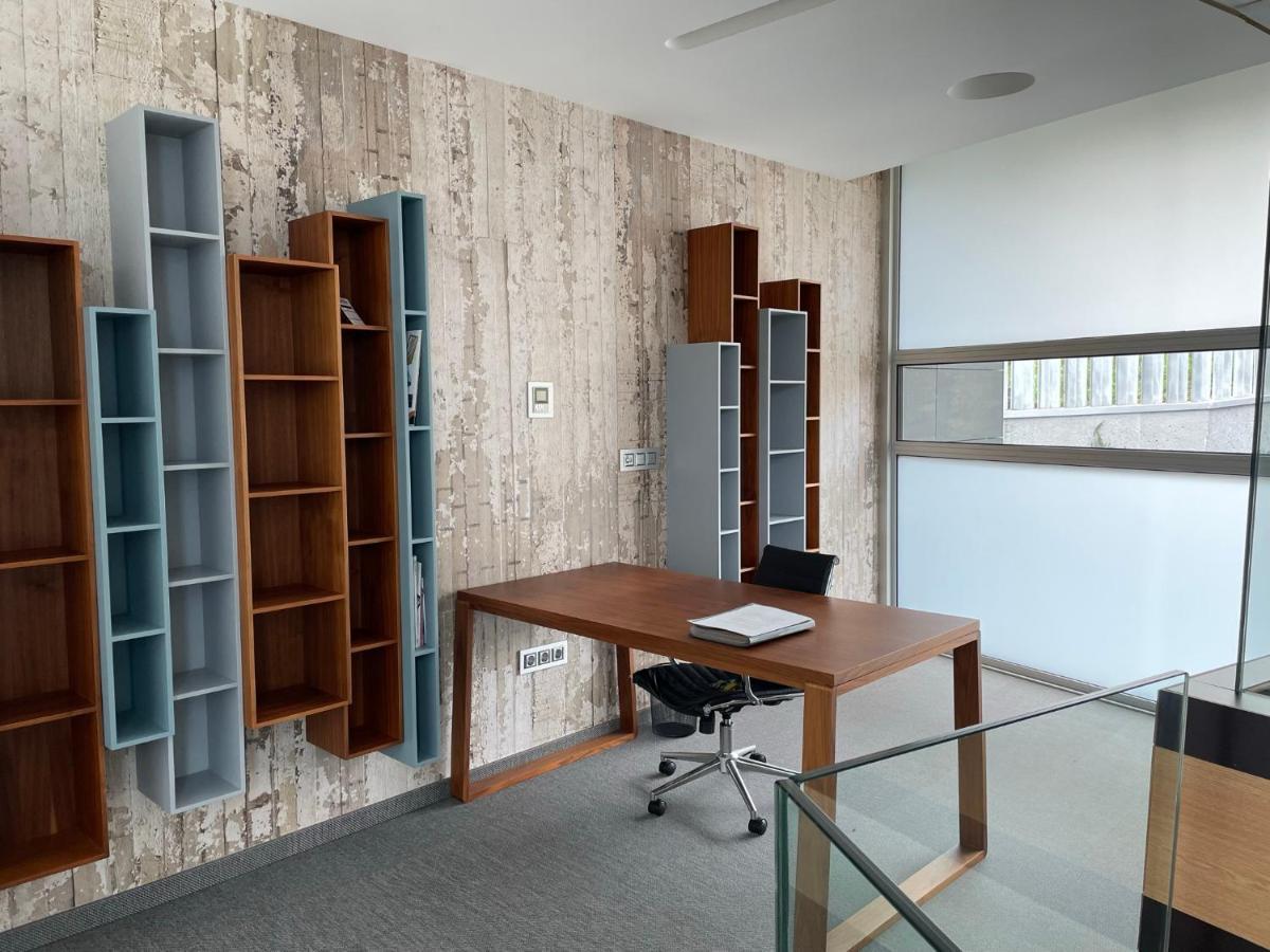 Tres Prismas Exclusive * Sarria