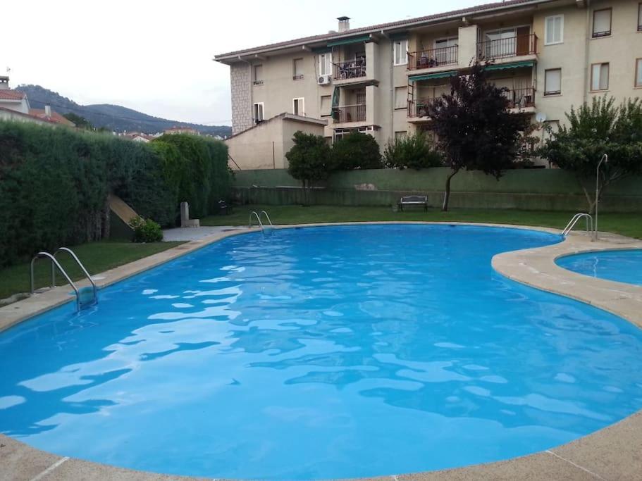 Chalet Adosado Con Jardin Holiday home Cebreros
