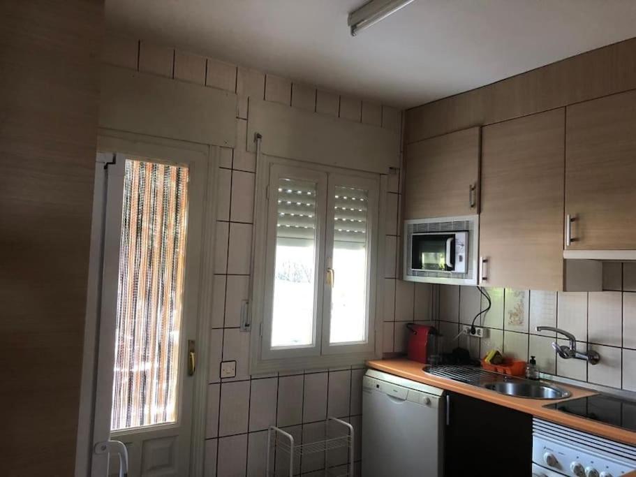 Chalet Adosado Con Jardin
