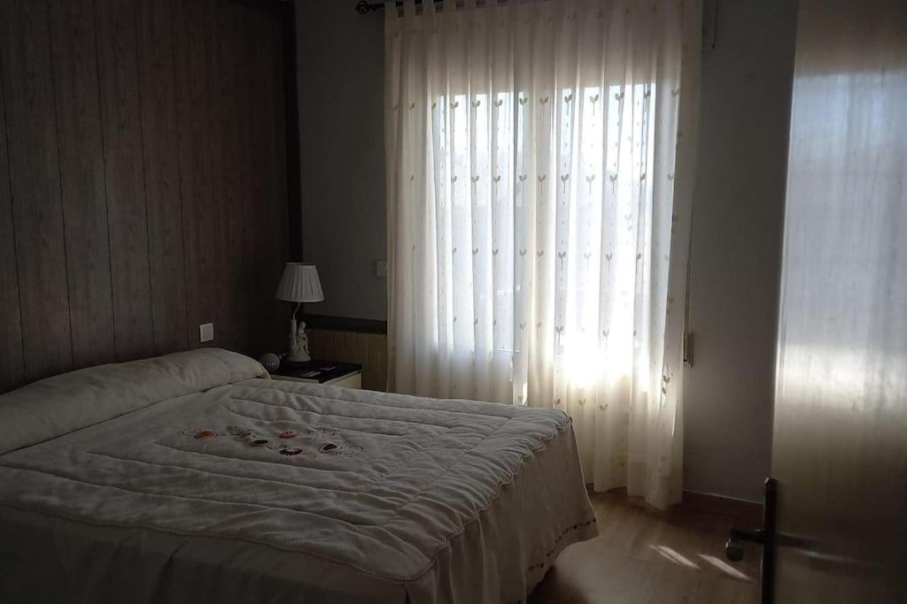 Chalet Adosado Con Jardin