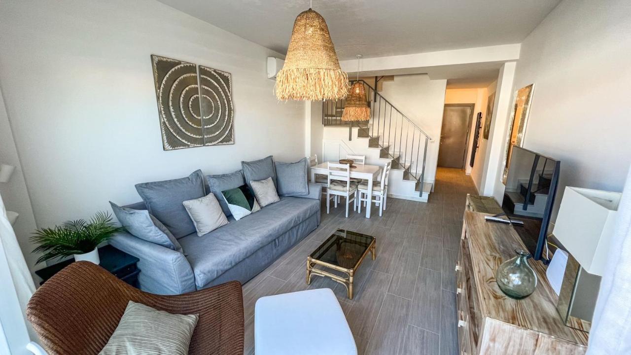 Cozy House - Pool - Parking - Family Apartment *