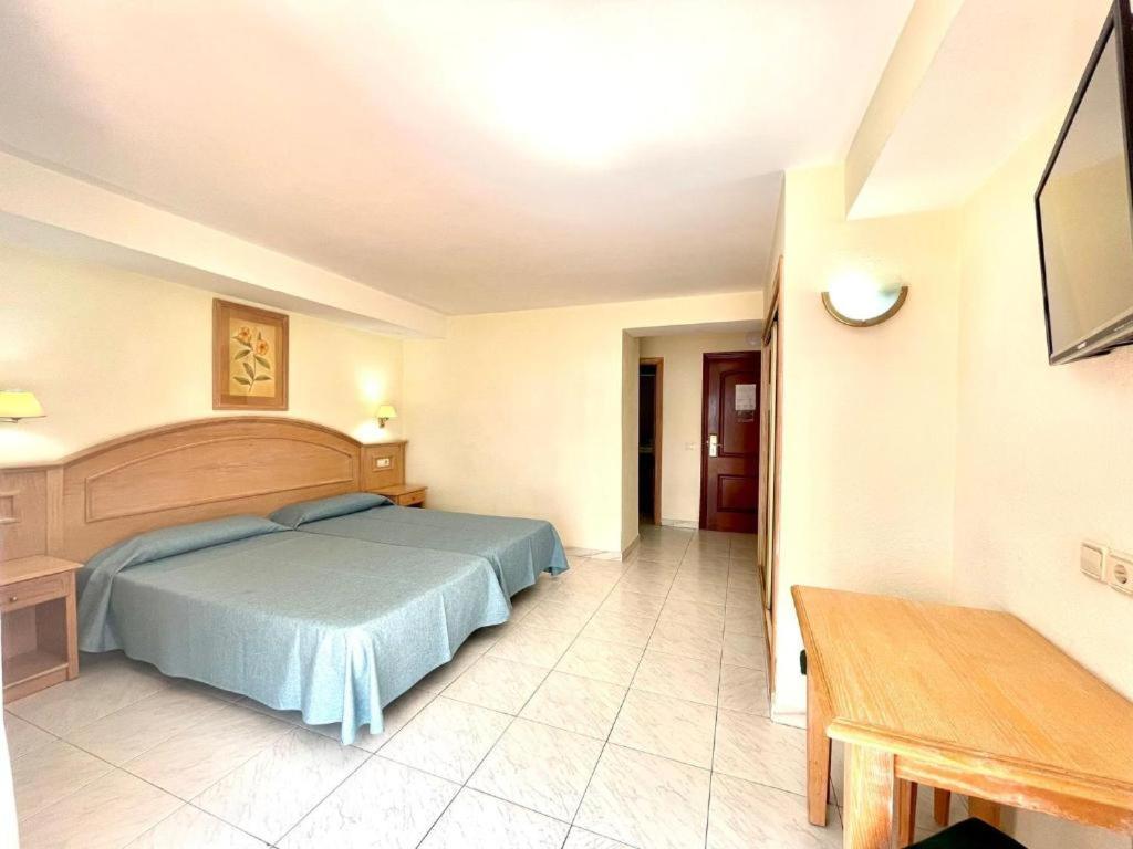 Park Plaza Apartment *