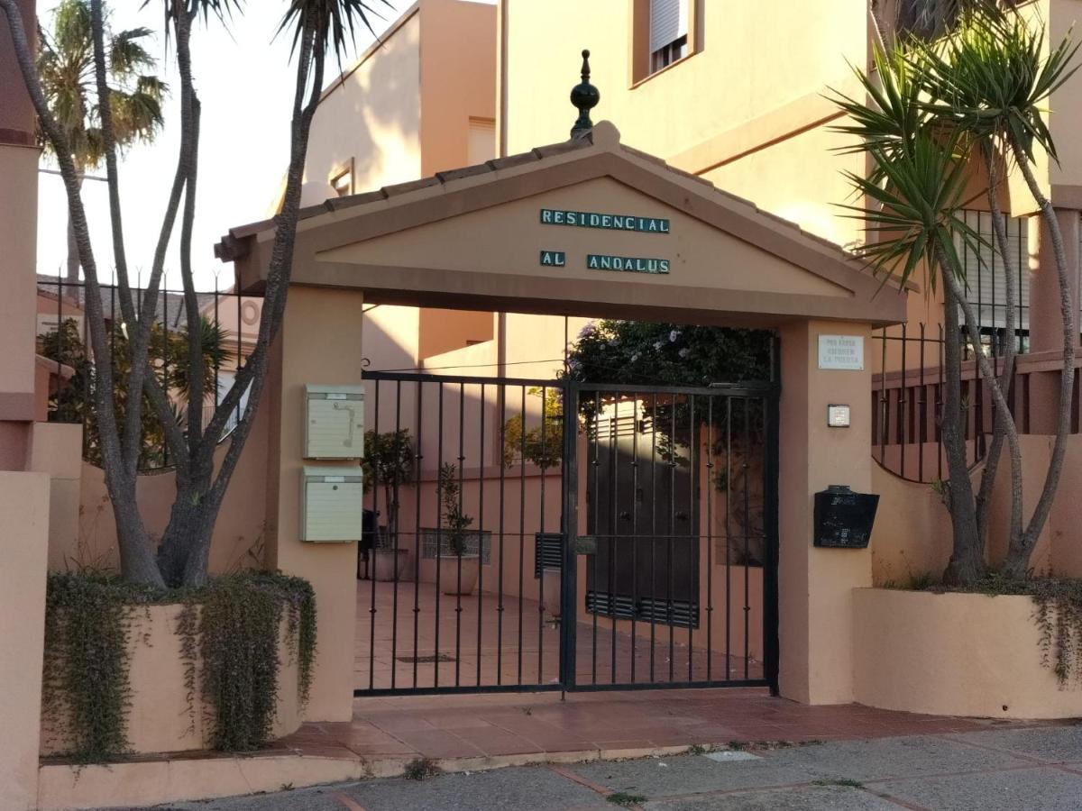 En Urbanizacion Al-andalus Cerca De La Playa De La Barrosa