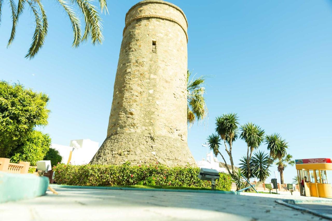 Sun Coast -- Superb With 4 Pools, Gardens&breakfast