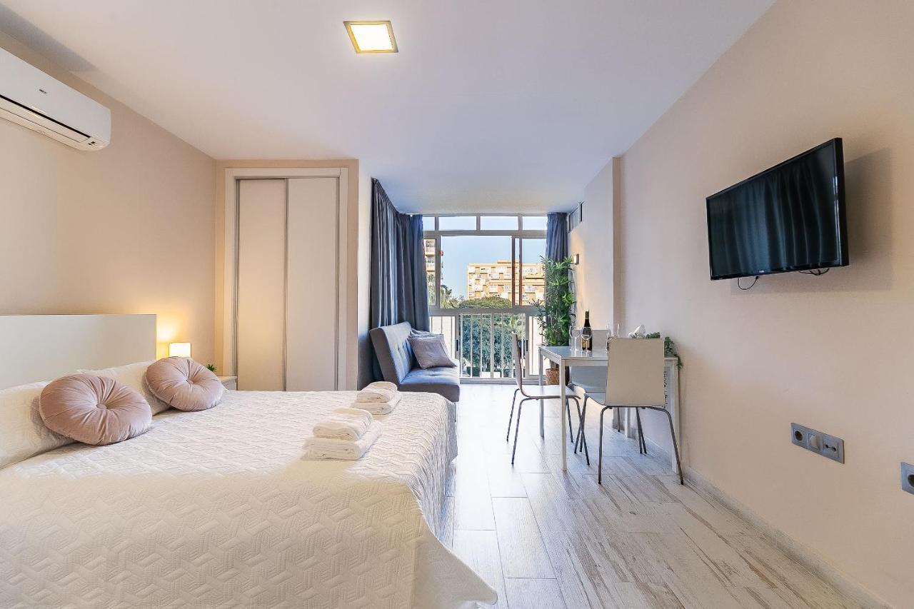 Sun Coast -- Superb With 4 Pools, Gardens&breakfast *